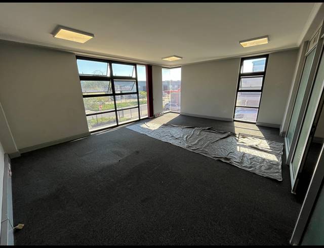 342M² WAREHOUSE TO LET IN STIKLAND INDUSTRIAL